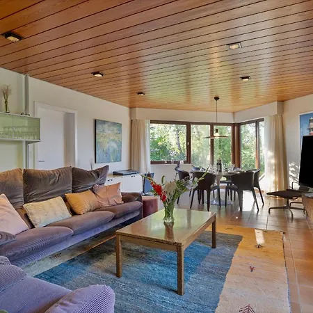 La Maison Fleurie - Sunny With Large Garden, Parking, Within Walking Distance Of The Sea