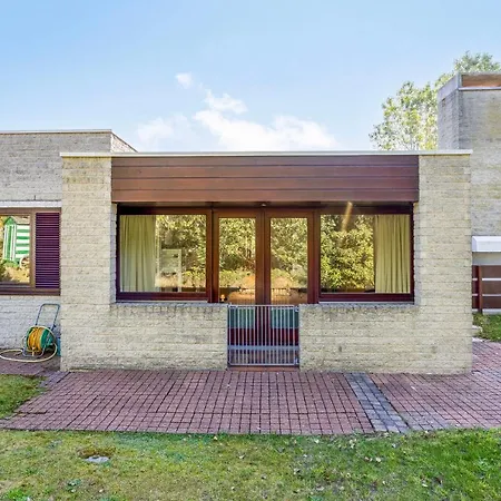 Nyaraló La Maison Fleurie - Sunny With Large Garden, Parking, Within Walking Distance Of The Sea Koksijde