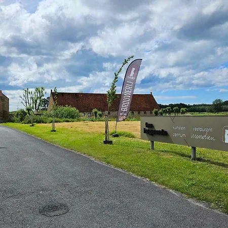 Holiday home La Maison Fleurie Zonnige Vakantiewoning Met Grote Tuin Op 2 Km Zee