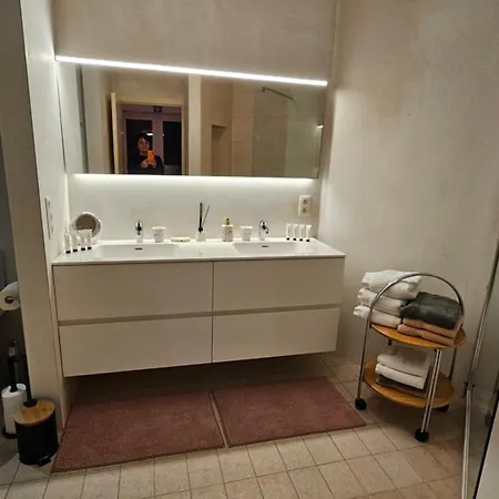 Nyaraló La Maison Fleurie - Sunny With Large Garden, Parking, Within Walking Distance Of The Sea *