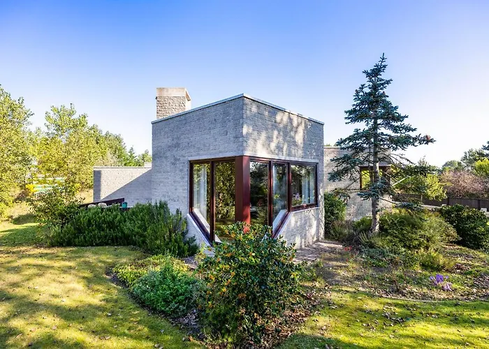 La Maison Fleurie - Sunny With Large Garden, Parking, Within Walking Distance Of The Sea Holiday home *