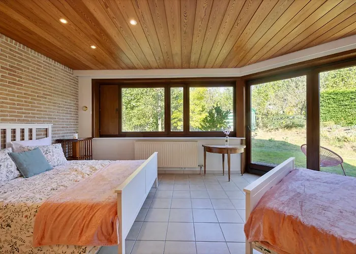 La Maison Fleurie - Sunny With Large Garden, Parking, Within Walking Distance Of The Sea