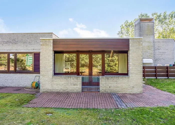 Ferienhaus La Maison Fleurie - Sunny With Large Garden, Parking, Within Walking Distance Of The Sea Koksijde