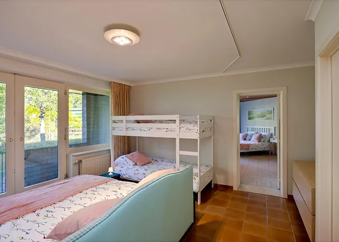 La Maison Fleurie - Sunny With Large Garden, Parking, Within Walking Distance Of The Sea Vakantiehuis Koksijde