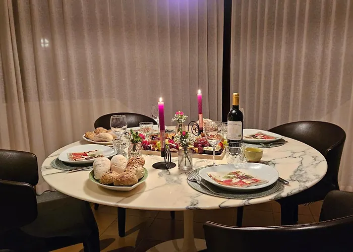 La Maison Fleurie - Sunny With Large Garden, Parking, Within Walking Distance Of The Sea