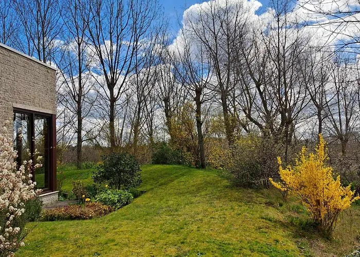 La Maison Fleurie - Sunny With Large Garden, Parking, Within Walking Distance Of The Sea Ferienhaus Koksijde