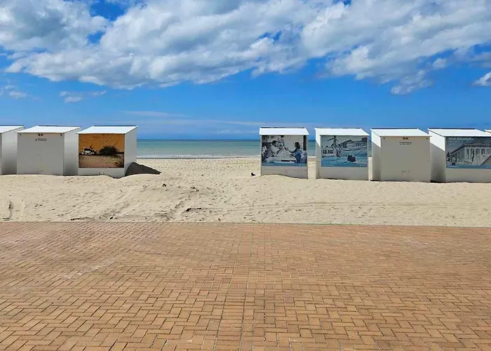 Vakantiehuis La Maison Fleurie - Sunny With Large Garden, Parking, Within Walking Distance Of The Sea Koksijde