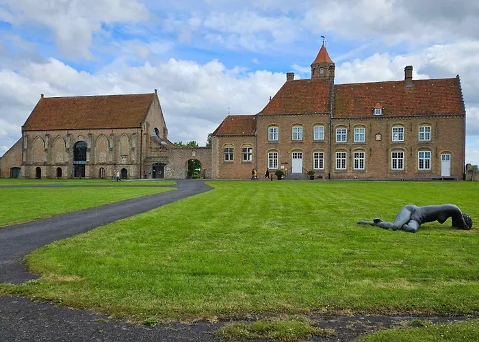 La Maison Fleurie - Sunny With Large Garden, Parking, Within Walking Distance Of The Sea