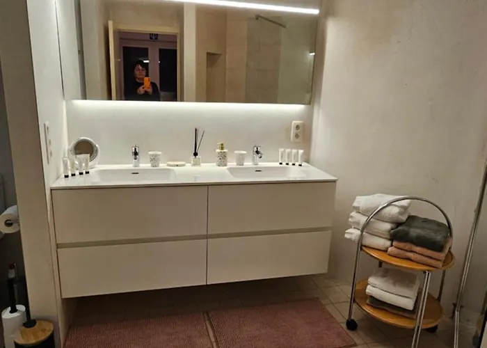 Holiday home La Maison Fleurie - Sunny With Large Garden, Parking, Within Walking Distance Of The Sea *