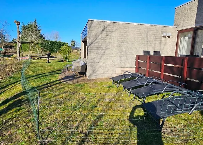 La Maison Fleurie - Sunny With Large Garden, Parking, Within Walking Distance Of The Sea Vakantiehuis Koksijde