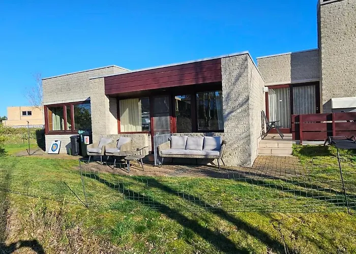 La Maison Fleurie - Sunny With Large Garden, Parking, Within Walking Distance Of The Sea